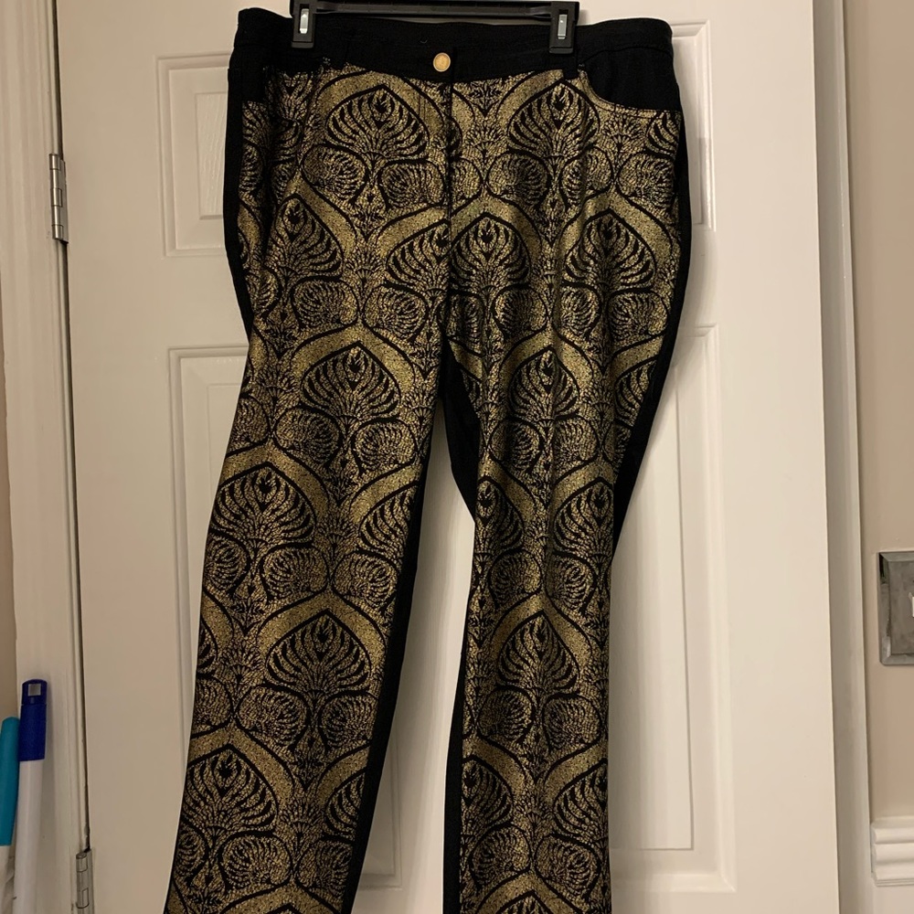 Chico’s gold pattern black jeans. New W/O tags. Size 2.5